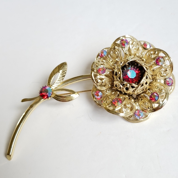 Sarah Coventry Jewelry - SARAH COVENTRY brooch